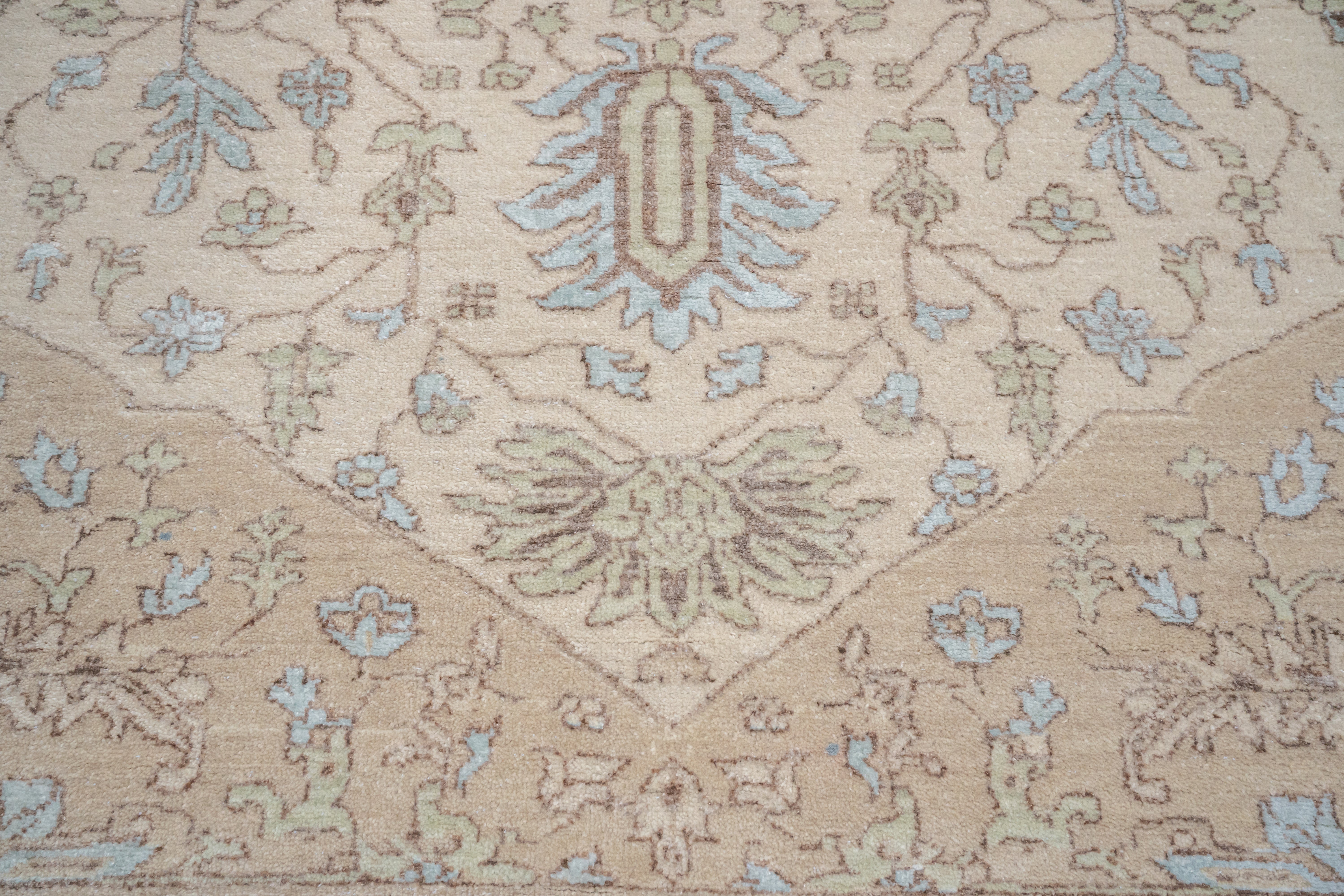 Handknotted Carpet DIA- 923 SERAPI,  Ivory, Beaver & Cool Grey